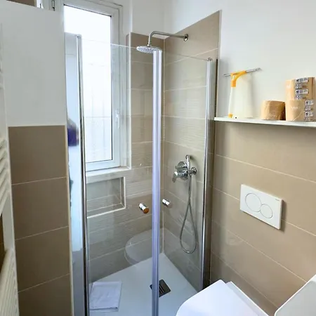 House- 1 Min Metro - 15 Min Duomo Apartment *
